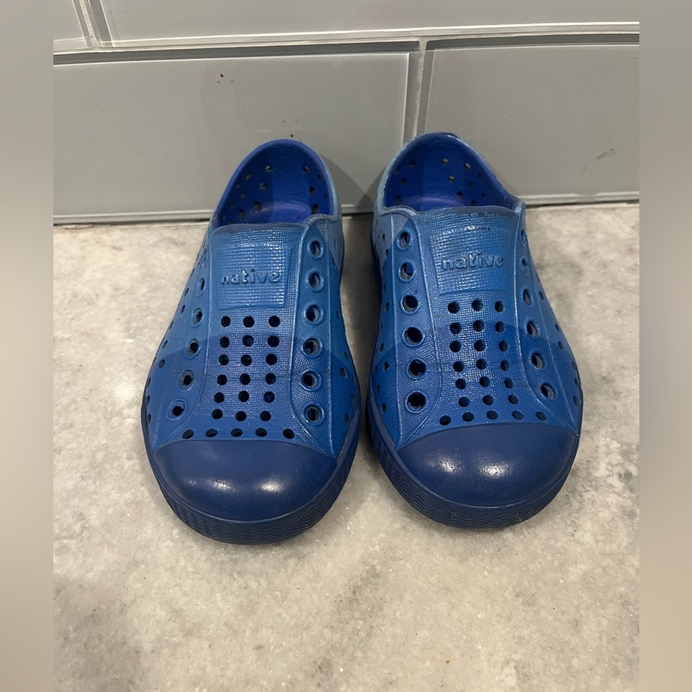 Toddler boys Native shoes Crayola colab size 6